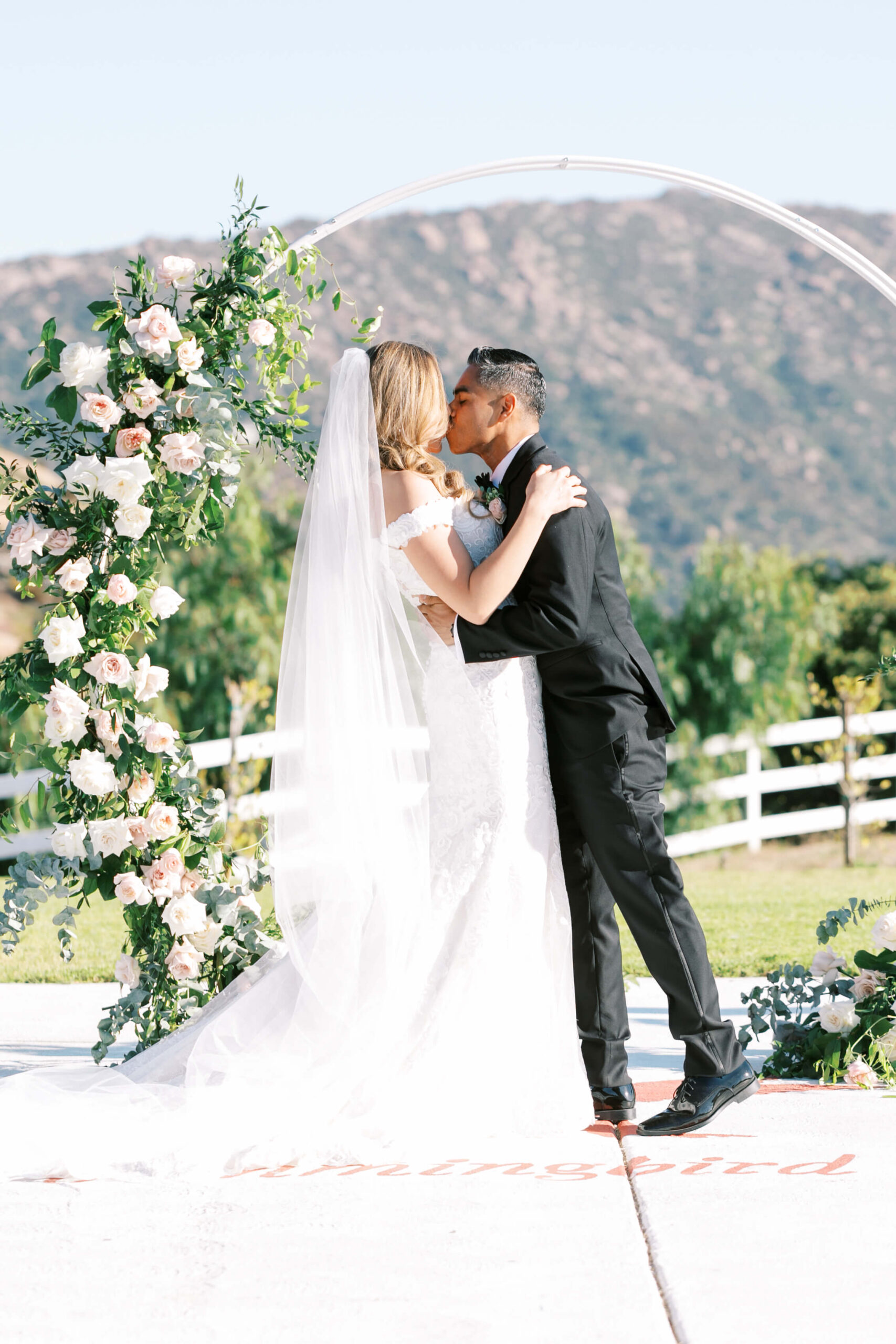 Hummingbird Nest Ranch Q-Vineyard Ceremony - Lisa Leanne Photography