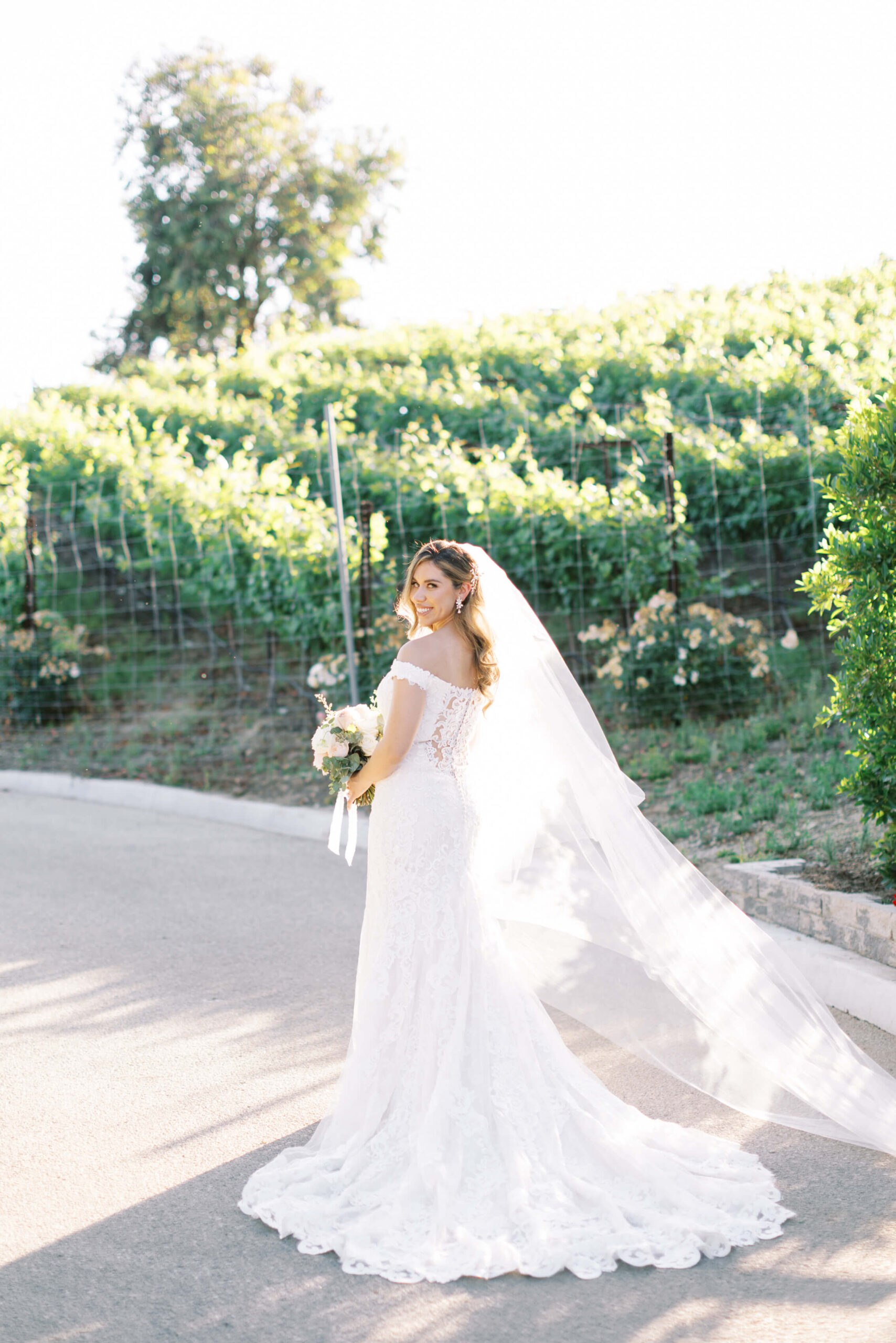 Hummingbird Nest Ranch Bride - Lisa Leanne Photography