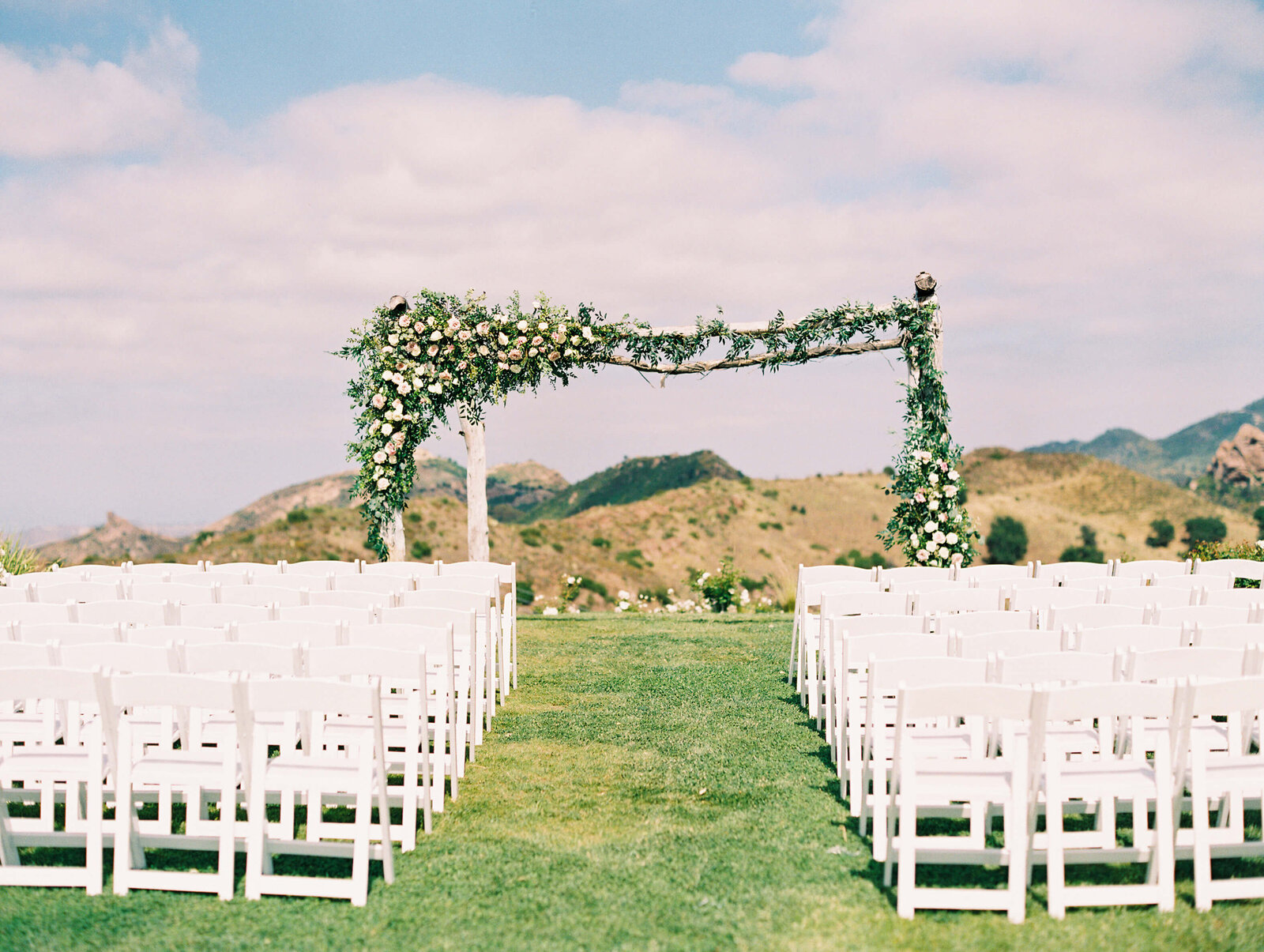 Courtney & Bryan wedding at Saddlerock Ranch, Malibu - Lisa Leanne Photography