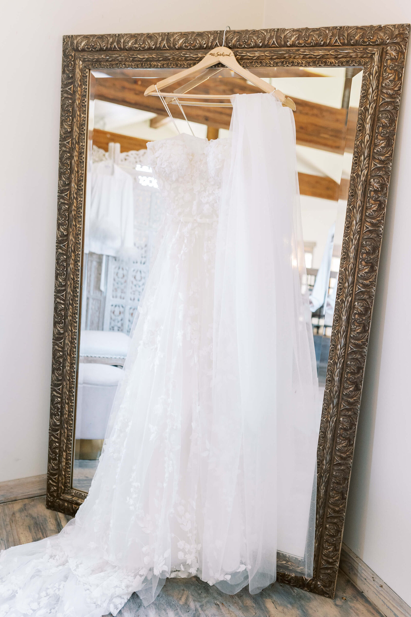 Cielo Farms Wedding Bride Dress - Lisa Leanne Photography