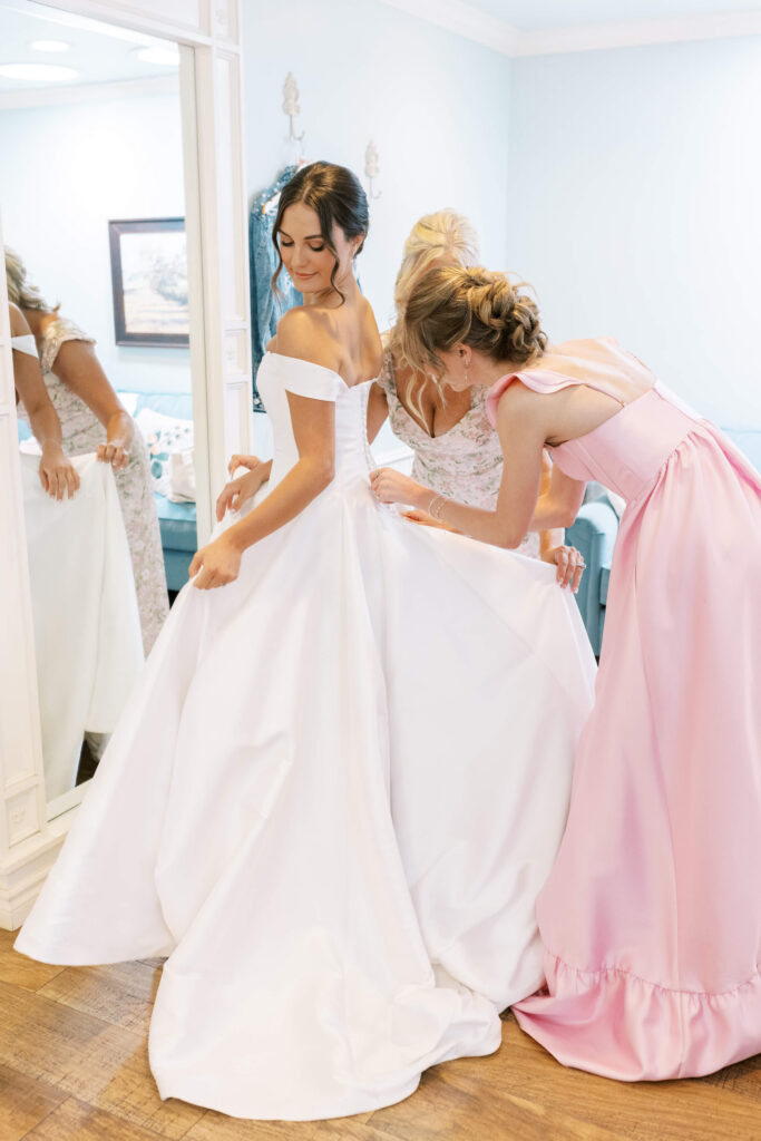 Gerry Ranch Wedding Bride Getting Ready. Lisa Leanne Photography