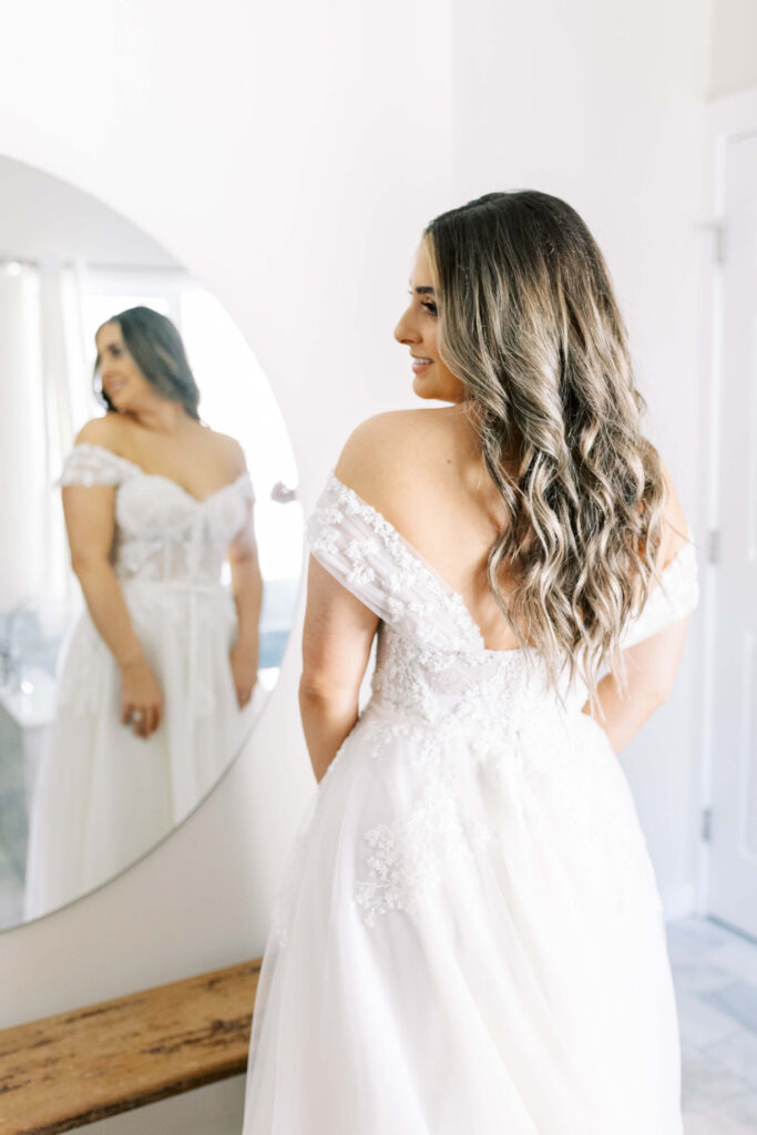 Bide getting ready Portrait at Calamigos Guest Ranch - Lisa Leanne Photography
