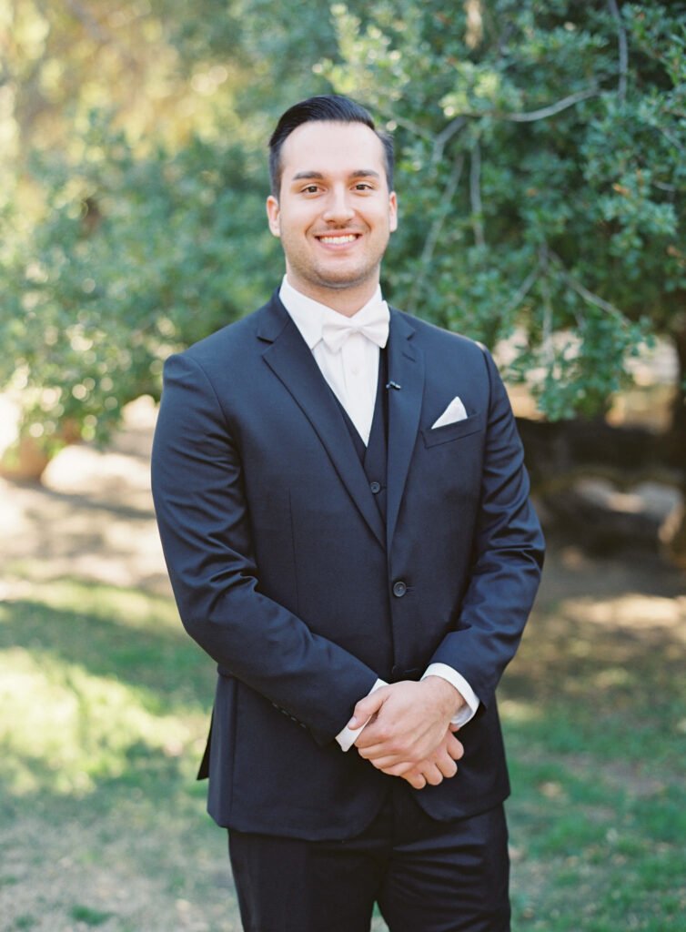 First Look at Calamigos Ranch - Groom Portrait - Lisa Leanne Photography