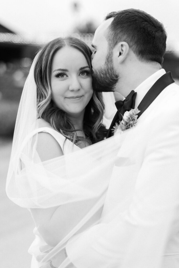 Roblar Winery Bride and Groom Portrait - Lisa Leanne Photography