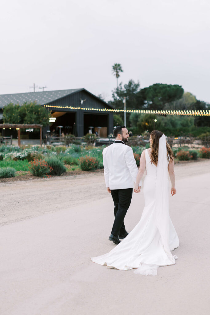 Roblar Winery Bride and Groom Portrait - Lisa Leanne Photography