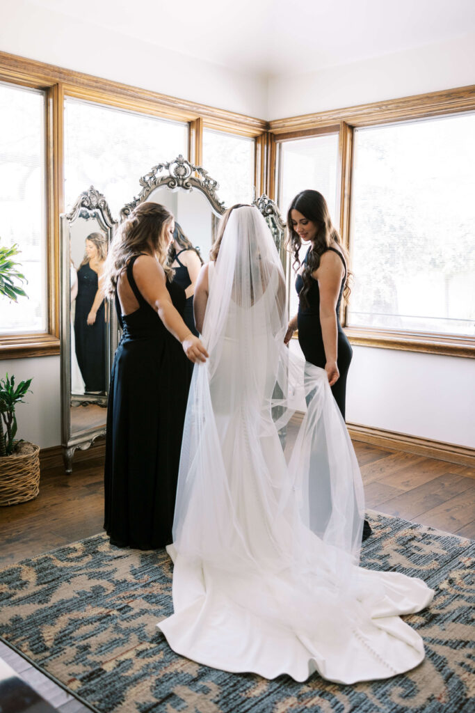 Roblar Farm Wedding Bride Getting Ready - Lisa Leanne Photography
