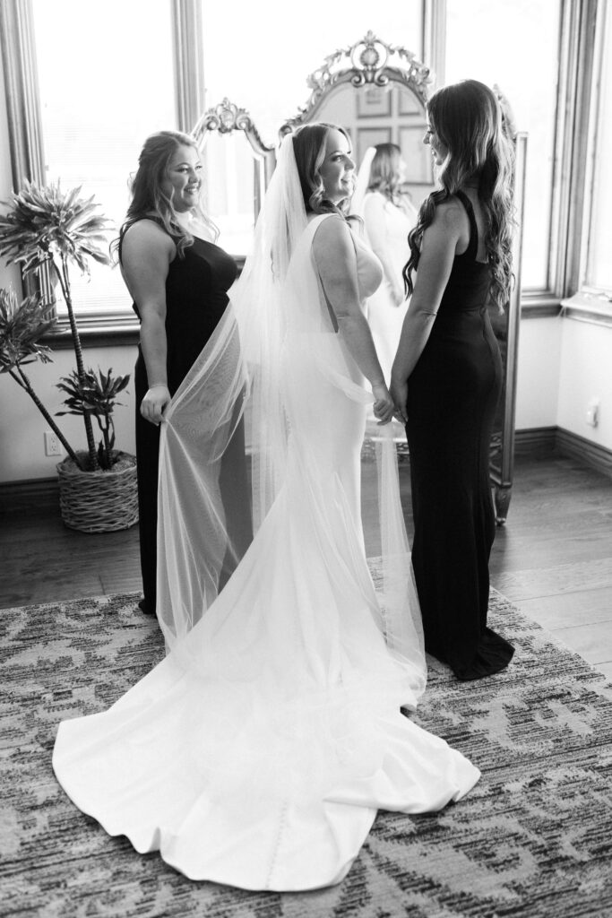 Roblar Farm Wedding Bride Getting Ready - Lisa Leanne Photography