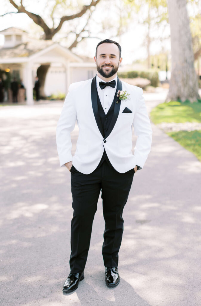 Roblar Farm Groom Portrait - Lisa Leanne Photography